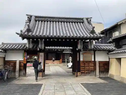 上徳寺の山門