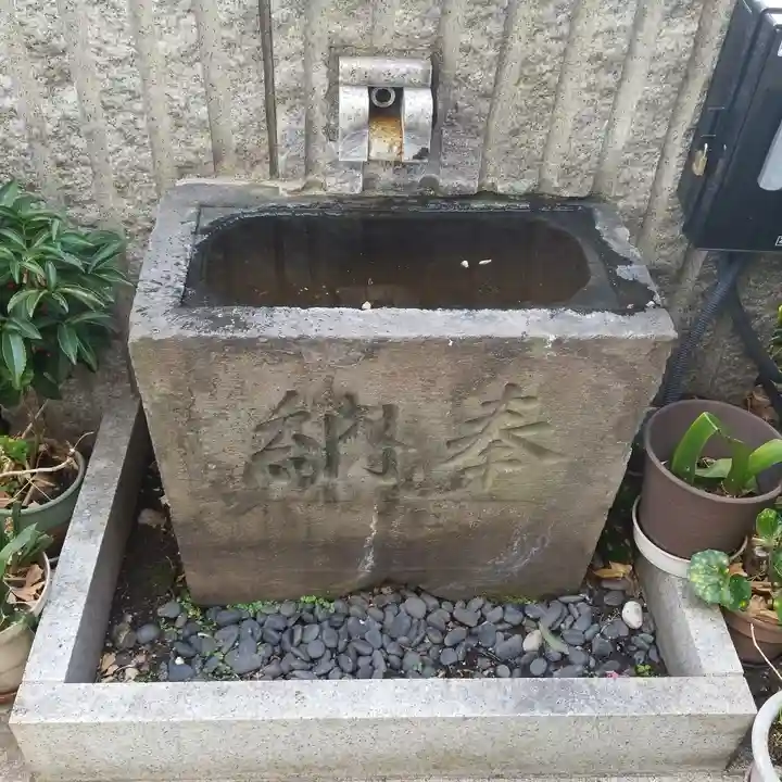 亀塚稲荷神社の手水舎