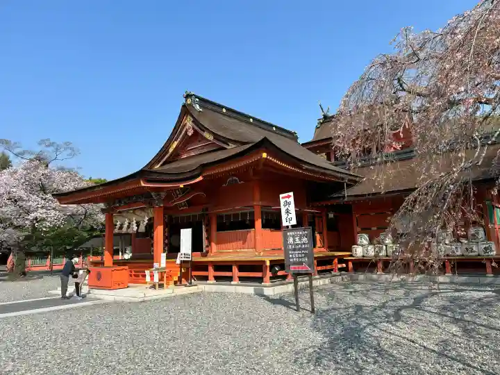 富士山本宮浅間大社の{uncategorized: "未分類", other: "その他", undefined: "問題あり", building: "その他建物", grave: "お墓", sacred_gate: "鳥居", guardian: "狛犬", statue: "像", buddha: "仏像", history: "歴史", nature: "自然", garden: "庭園", animal: "動物", pagoda: "塔", temizu: "手水舎", mountain_gate: "山門・神門", sanctuary: "本殿・本堂", subordinate: "末社・摂社", art: "芸術", scenery: "景色", jizo: "地蔵", ema: "絵馬", goshuin: "御朱印", omikuji: "おみくじ", items: "授与品その他", amulet: "お守り", goshuincho: "御朱印帳", eats: "食事", festival: "お祭り", votive_dance: "神楽", shichigosan: "七五三参", wedding: "結婚式", experience: "体験その他", initially: "初詣", around: "周辺", anti_infection: "感染症対策"}