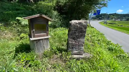 幣石神社の像