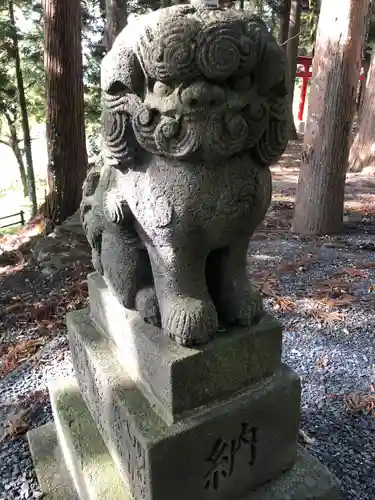 新山神社の狛犬