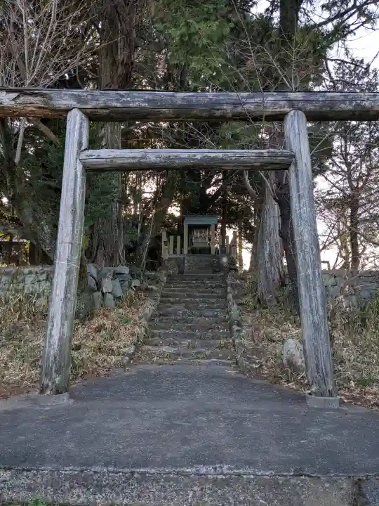 若苗神社の{uncategorized: "未分類", other: "その他", undefined: "問題あり", building: "その他建物", grave: "お墓", sacred_gate: "鳥居", guardian: "狛犬", statue: "像", buddha: "仏像", history: "歴史", nature: "自然", garden: "庭園", animal: "動物", pagoda: "塔", temizu: "手水舎", mountain_gate: "山門・神門", sanctuary: "本殿・本堂", subordinate: "末社・摂社", art: "芸術", scenery: "景色", jizo: "地蔵", ema: "絵馬", goshuin: "御朱印", omikuji: "おみくじ", items: "授与品その他", amulet: "お守り", goshuincho: "御朱印帳", eats: "食事", festival: "お祭り", votive_dance: "神楽", shichigosan: "七五三参", wedding: "結婚式", experience: "体験その他", initially: "初詣", around: "周辺", anti_infection: "感染症対策"}