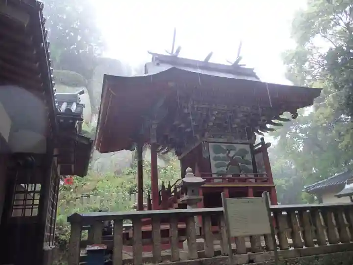 岩上神社の本殿・本堂