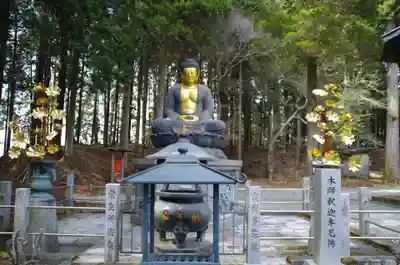 身延山奥之院思親閣の仏像