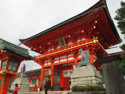 伏見稲荷大社の山門・神門