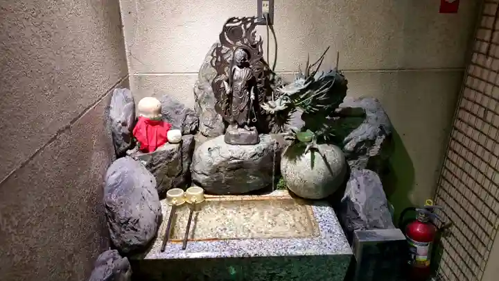 三瀧山不動院の手水舎