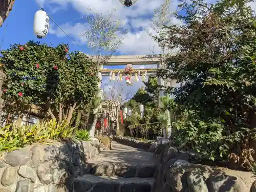 横浜御嶽神社の鳥居