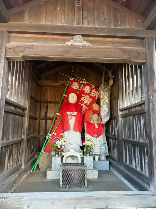 秋葉神社の{uncategorized: "未分類", other: "その他", undefined: "問題あり", building: "その他建物", grave: "お墓", sacred_gate: "鳥居", guardian: "狛犬", statue: "像", buddha: "仏像", history: "歴史", nature: "自然", garden: "庭園", animal: "動物", pagoda: "塔", temizu: "手水舎", mountain_gate: "山門・神門", sanctuary: "本殿・本堂", subordinate: "末社・摂社", art: "芸術", scenery: "景色", jizo: "地蔵", ema: "絵馬", goshuin: "御朱印", omikuji: "おみくじ", items: "授与品その他", amulet: "お守り", goshuincho: "御朱印帳", eats: "食事", festival: "お祭り", votive_dance: "神楽", shichigosan: "七五三参", wedding: "結婚式", experience: "体験その他", initially: "初詣", around: "周辺", anti_infection: "感染症対策"}