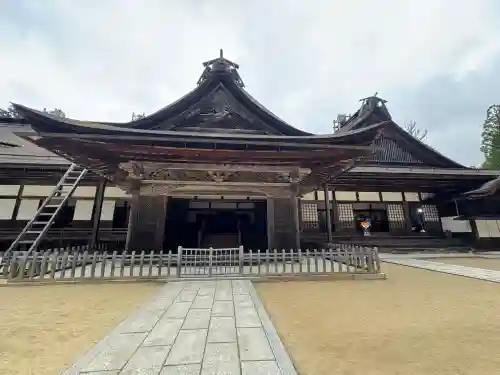 高野山金剛峯寺の{uncategorized: "未分類", other: "その他", undefined: "問題あり", building: "その他建物", grave: "お墓", sacred_gate: "鳥居", guardian: "狛犬", statue: "像", buddha: "仏像", history: "歴史", nature: "自然", garden: "庭園", animal: "動物", pagoda: "塔", temizu: "手水舎", mountain_gate: "山門・神門", sanctuary: "本殿・本堂", subordinate: "末社・摂社", art: "芸術", scenery: "景色", jizo: "地蔵", ema: "絵馬", goshuin: "御朱印", omikuji: "おみくじ", items: "授与品その他", amulet: "お守り", goshuincho: "御朱印帳", eats: "食事", festival: "お祭り", votive_dance: "神楽", shichigosan: "七五三参", wedding: "結婚式", experience: "体験その他", initially: "初詣", around: "周辺", anti_infection: "感染症対策"}