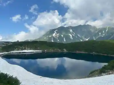 雄山神社峰本社の{uncategorized: "未分類", other: "その他", undefined: "問題あり", building: "その他建物", grave: "お墓", sacred_gate: "鳥居", guardian: "狛犬", statue: "像", buddha: "仏像", history: "歴史", nature: "自然", garden: "庭園", animal: "動物", pagoda: "塔", temizu: "手水舎", mountain_gate: "山門・神門", sanctuary: "本殿・本堂", subordinate: "末社・摂社", art: "芸術", scenery: "景色", jizo: "地蔵", ema: "絵馬", goshuin: "御朱印", omikuji: "おみくじ", items: "授与品その他", amulet: "お守り", goshuincho: "御朱印帳", eats: "食事", festival: "お祭り", votive_dance: "神楽", shichigosan: "七五三参", wedding: "結婚式", experience: "体験その他", initially: "初詣", around: "周辺", anti_infection: "感染症対策"}