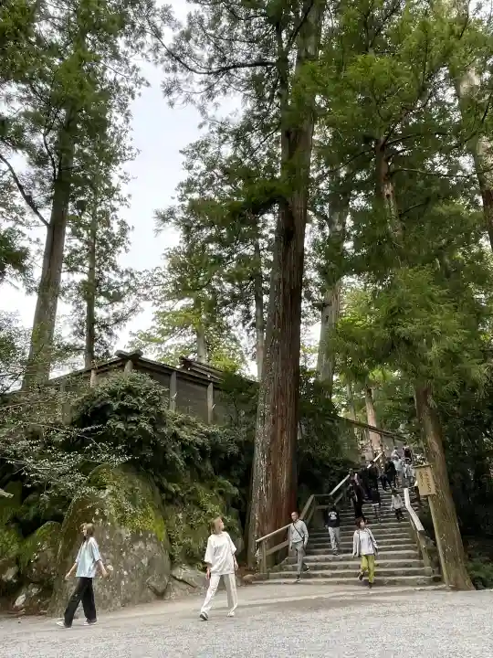 伊勢神宮内宮(皇大神宮)の{uncategorized: "未分類", other: "その他", undefined: "問題あり", building: "その他建物", grave: "お墓", sacred_gate: "鳥居", guardian: "狛犬", statue: "像", buddha: "仏像", history: "歴史", nature: "自然", garden: "庭園", animal: "動物", pagoda: "塔", temizu: "手水舎", mountain_gate: "山門・神門", sanctuary: "本殿・本堂", subordinate: "末社・摂社", art: "芸術", scenery: "景色", jizo: "地蔵", ema: "絵馬", goshuin: "御朱印", omikuji: "おみくじ", items: "授与品その他", amulet: "お守り", goshuincho: "御朱印帳", eats: "食事", festival: "お祭り", votive_dance: "神楽", shichigosan: "七五三参", wedding: "結婚式", experience: "体験その他", initially: "初詣", around: "周辺", anti_infection: "感染症対策"}
