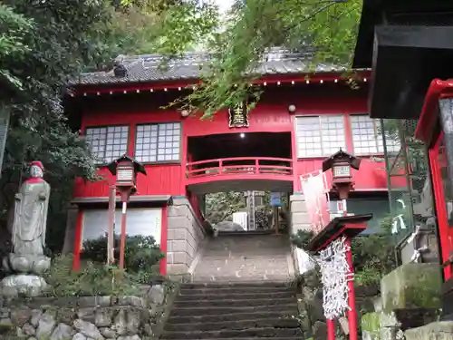 磯山弁財天の山門・神門