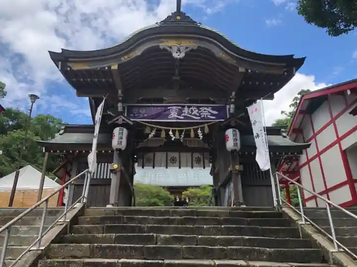 西岡神宮の山門・神門