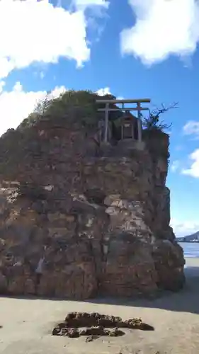 稲佐の浜　弁天島の鳥居