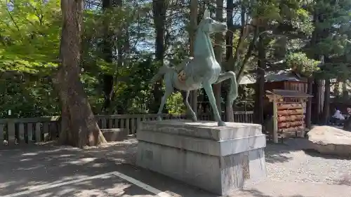 宇都宮二荒山神社の{uncategorized: "未分類", other: "その他", undefined: "問題あり", building: "その他建物", grave: "お墓", sacred_gate: "鳥居", guardian: "狛犬", statue: "像", buddha: "仏像", history: "歴史", nature: "自然", garden: "庭園", animal: "動物", pagoda: "塔", temizu: "手水舎", mountain_gate: "山門・神門", sanctuary: "本殿・本堂", subordinate: "末社・摂社", art: "芸術", scenery: "景色", jizo: "地蔵", ema: "絵馬", goshuin: "御朱印", omikuji: "おみくじ", items: "授与品その他", amulet: "お守り", goshuincho: "御朱印帳", eats: "食事", festival: "お祭り", votive_dance: "神楽", shichigosan: "七五三参", wedding: "結婚式", experience: "体験その他", initially: "初詣", around: "周辺", anti_infection: "感染症対策"}