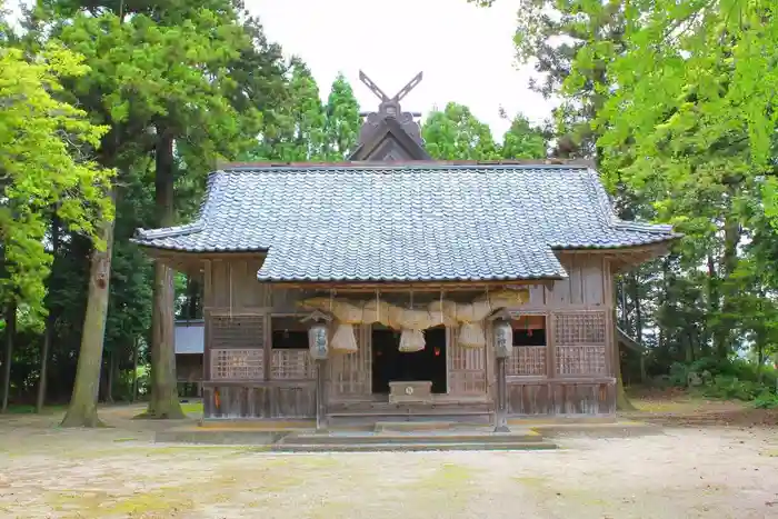 六所神社の本殿