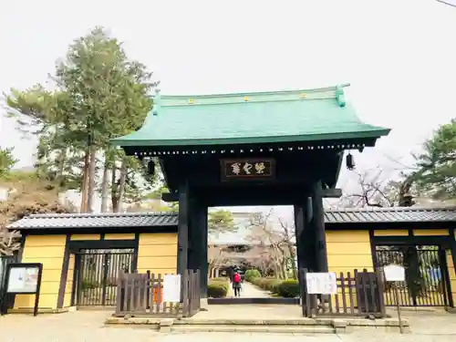 豪徳寺の山門・神門