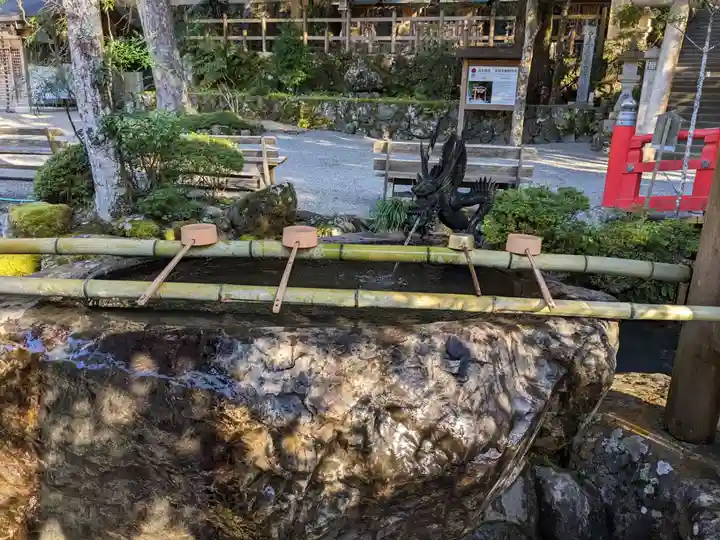 天河大辨財天社の手水舎