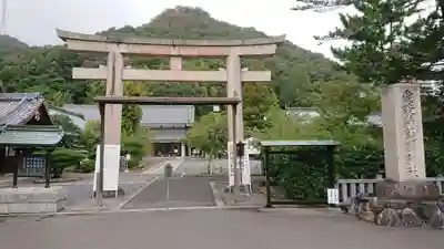 愛媛縣護國神社の鳥居