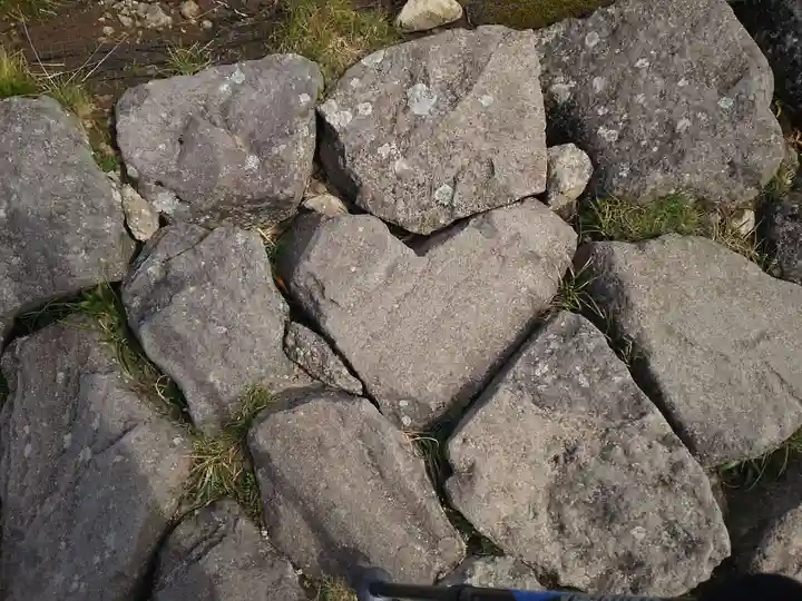 月山神社本宮の周辺