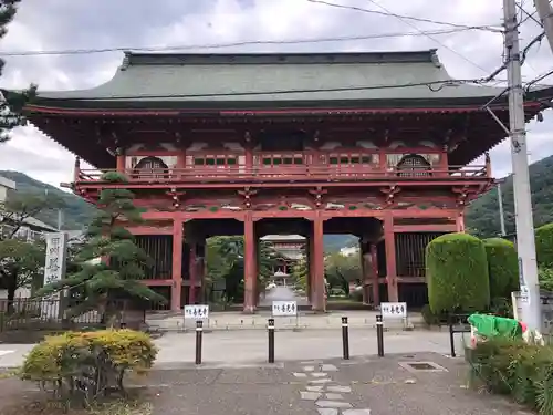 甲斐善光寺の山門