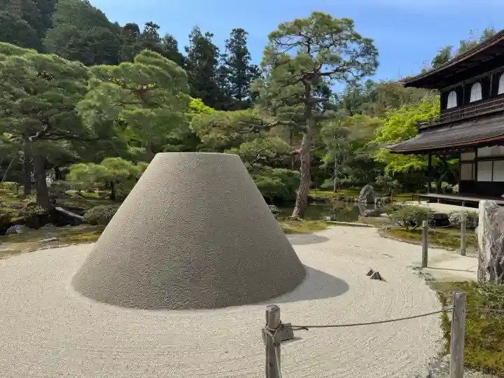 慈照寺(慈照禅寺・銀閣寺)の{uncategorized: "未分類", other: "その他", undefined: "問題あり", building: "その他建物", grave: "お墓", sacred_gate: "鳥居", guardian: "狛犬", statue: "像", buddha: "仏像", history: "歴史", nature: "自然", garden: "庭園", animal: "動物", pagoda: "塔", temizu: "手水舎", mountain_gate: "山門・神門", sanctuary: "本殿・本堂", subordinate: "末社・摂社", art: "芸術", scenery: "景色", jizo: "地蔵", ema: "絵馬", goshuin: "御朱印", omikuji: "おみくじ", items: "授与品その他", amulet: "お守り", goshuincho: "御朱印帳", eats: "食事", festival: "お祭り", votive_dance: "神楽", shichigosan: "七五三参", wedding: "結婚式", experience: "体験その他", initially: "初詣", around: "周辺", anti_infection: "感染症対策"}