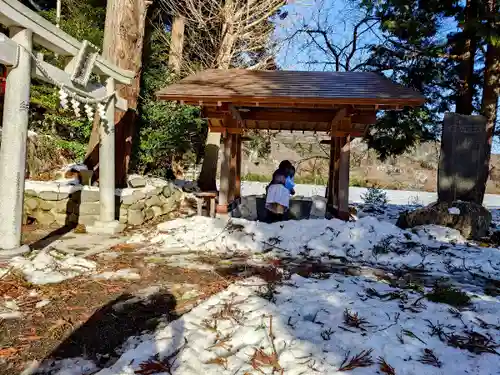 高司神社〜むすびの神の鎮まる社〜の手水舎