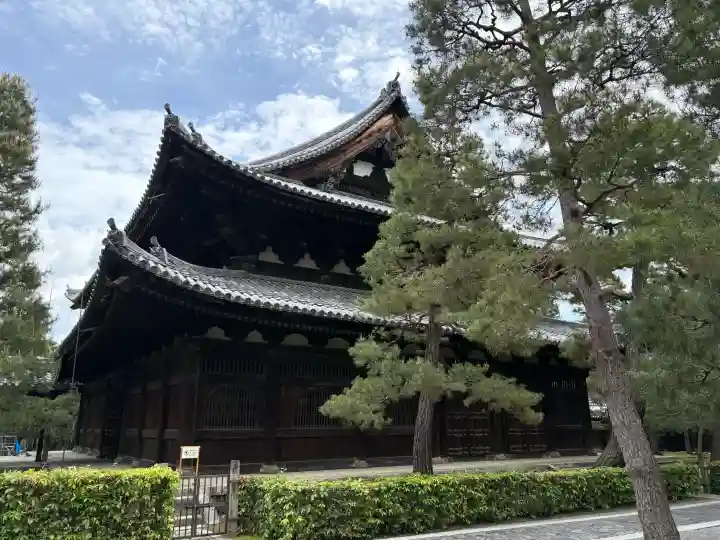 総見院の{uncategorized: "未分類", other: "その他", undefined: "問題あり", building: "その他建物", grave: "お墓", sacred_gate: "鳥居", guardian: "狛犬", statue: "像", buddha: "仏像", history: "歴史", nature: "自然", garden: "庭園", animal: "動物", pagoda: "塔", temizu: "手水舎", mountain_gate: "山門・神門", sanctuary: "本殿・本堂", subordinate: "末社・摂社", art: "芸術", scenery: "景色", jizo: "地蔵", ema: "絵馬", goshuin: "御朱印", omikuji: "おみくじ", items: "授与品その他", amulet: "お守り", goshuincho: "御朱印帳", eats: "食事", festival: "お祭り", votive_dance: "神楽", shichigosan: "七五三参", wedding: "結婚式", experience: "体験その他", initially: "初詣", around: "周辺", anti_infection: "感染症対策"}