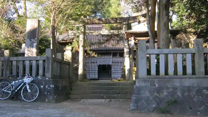鵜川神社の山門・神門