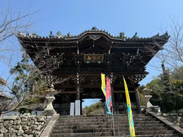 粉河寺の{uncategorized: "未分類", other: "その他", undefined: "問題あり", building: "その他建物", grave: "お墓", sacred_gate: "鳥居", guardian: "狛犬", statue: "像", buddha: "仏像", history: "歴史", nature: "自然", garden: "庭園", animal: "動物", pagoda: "塔", temizu: "手水舎", mountain_gate: "山門・神門", sanctuary: "本殿・本堂", subordinate: "末社・摂社", art: "芸術", scenery: "景色", jizo: "地蔵", ema: "絵馬", goshuin: "御朱印", omikuji: "おみくじ", items: "授与品その他", amulet: "お守り", goshuincho: "御朱印帳", eats: "食事", festival: "お祭り", votive_dance: "神楽", shichigosan: "七五三参", wedding: "結婚式", experience: "体験その他", initially: "初詣", around: "周辺", anti_infection: "感染症対策"}