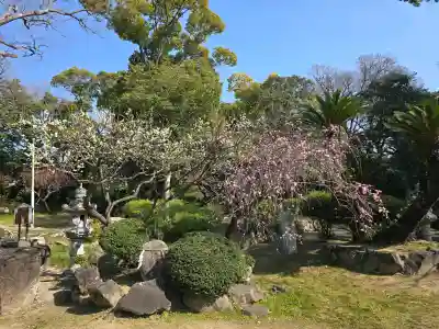 佐太神社(佐太天神宮)の{uncategorized: "未分類", other: "その他", undefined: "問題あり", building: "その他建物", grave: "お墓", sacred_gate: "鳥居", guardian: "狛犬", statue: "像", buddha: "仏像", history: "歴史", nature: "自然", garden: "庭園", animal: "動物", pagoda: "塔", temizu: "手水舎", mountain_gate: "山門・神門", sanctuary: "本殿・本堂", subordinate: "末社・摂社", art: "芸術", scenery: "景色", jizo: "地蔵", ema: "絵馬", goshuin: "御朱印", omikuji: "おみくじ", items: "授与品その他", amulet: "お守り", goshuincho: "御朱印帳", eats: "食事", festival: "お祭り", votive_dance: "神楽", shichigosan: "七五三参", wedding: "結婚式", experience: "体験その他", initially: "初詣", around: "周辺", anti_infection: "感染症対策"}
