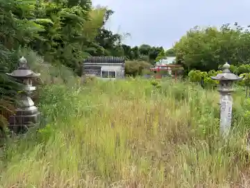 西阿野豊川稲荷の{uncategorized: "未分類", other: "その他", undefined: "問題あり", building: "その他建物", grave: "お墓", sacred_gate: "鳥居", guardian: "狛犬", statue: "像", buddha: "仏像", history: "歴史", nature: "自然", garden: "庭園", animal: "動物", pagoda: "塔", temizu: "手水舎", mountain_gate: "山門・神門", sanctuary: "本殿・本堂", subordinate: "末社・摂社", art: "芸術", scenery: "景色", jizo: "地蔵", ema: "絵馬", goshuin: "御朱印", omikuji: "おみくじ", items: "授与品その他", amulet: "お守り", goshuincho: "御朱印帳", eats: "食事", festival: "お祭り", votive_dance: "神楽", shichigosan: "七五三参", wedding: "結婚式", experience: "体験その他", initially: "初詣", around: "周辺", anti_infection: "感染症対策"}