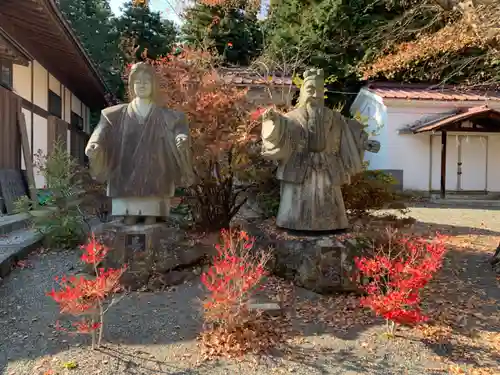 冨士御室浅間神社の像