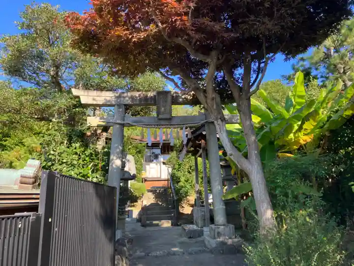 横浜御嶽神社の鳥居