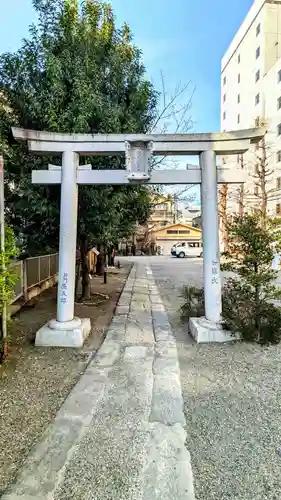 被官稲荷神社の鳥居