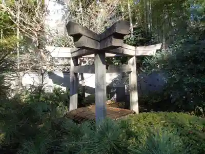 三囲神社の鳥居