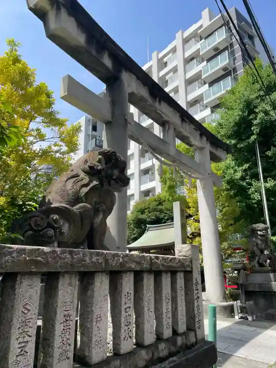 東神奈川熊野神社の{uncategorized: "未分類", other: "その他", undefined: "問題あり", building: "その他建物", grave: "お墓", sacred_gate: "鳥居", guardian: "狛犬", statue: "像", buddha: "仏像", history: "歴史", nature: "自然", garden: "庭園", animal: "動物", pagoda: "塔", temizu: "手水舎", mountain_gate: "山門・神門", sanctuary: "本殿・本堂", subordinate: "末社・摂社", art: "芸術", scenery: "景色", jizo: "地蔵", ema: "絵馬", goshuin: "御朱印", omikuji: "おみくじ", items: "授与品その他", amulet: "お守り", goshuincho: "御朱印帳", eats: "食事", festival: "お祭り", votive_dance: "神楽", shichigosan: "七五三参", wedding: "結婚式", experience: "体験その他", initially: "初詣", around: "周辺", anti_infection: "感染症対策"}