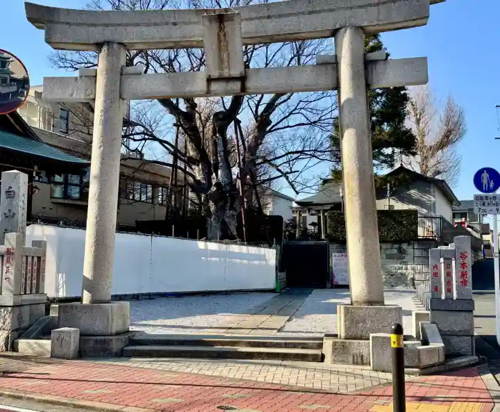 白山神社の{uncategorized: "未分類", other: "その他", undefined: "問題あり", building: "その他建物", grave: "お墓", sacred_gate: "鳥居", guardian: "狛犬", statue: "像", buddha: "仏像", history: "歴史", nature: "自然", garden: "庭園", animal: "動物", pagoda: "塔", temizu: "手水舎", mountain_gate: "山門・神門", sanctuary: "本殿・本堂", subordinate: "末社・摂社", art: "芸術", scenery: "景色", jizo: "地蔵", ema: "絵馬", goshuin: "御朱印", omikuji: "おみくじ", items: "授与品その他", amulet: "お守り", goshuincho: "御朱印帳", eats: "食事", festival: "お祭り", votive_dance: "神楽", shichigosan: "七五三参", wedding: "結婚式", experience: "体験その他", initially: "初詣", around: "周辺", anti_infection: "感染症対策"}