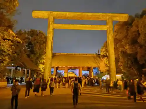 靖國神社の{uncategorized: "未分類", other: "その他", undefined: "問題あり", building: "その他建物", grave: "お墓", sacred_gate: "鳥居", guardian: "狛犬", statue: "像", buddha: "仏像", history: "歴史", nature: "自然", garden: "庭園", animal: "動物", pagoda: "塔", temizu: "手水舎", mountain_gate: "山門・神門", sanctuary: "本殿・本堂", subordinate: "末社・摂社", art: "芸術", scenery: "景色", jizo: "地蔵", ema: "絵馬", goshuin: "御朱印", omikuji: "おみくじ", items: "授与品その他", amulet: "お守り", goshuincho: "御朱印帳", eats: "食事", festival: "お祭り", votive_dance: "神楽", shichigosan: "七五三参", wedding: "結婚式", experience: "体験その他", initially: "初詣", around: "周辺", anti_infection: "感染症対策"}