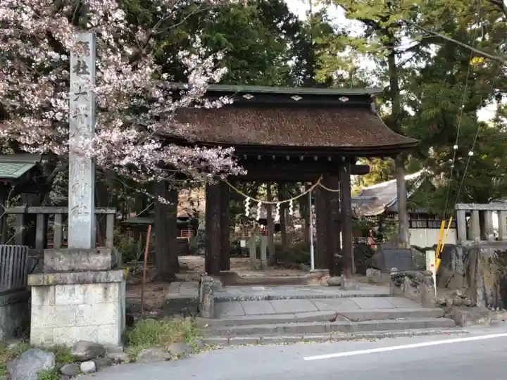 大井俣窪八幡神社の山門・神門
