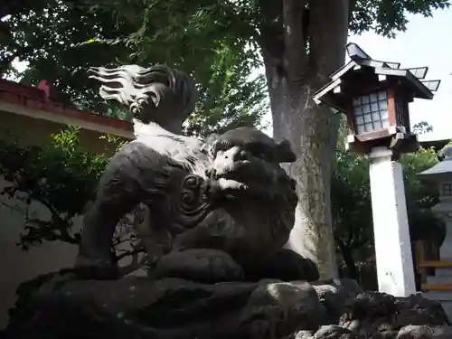 新宿下落合氷川神社の狛犬