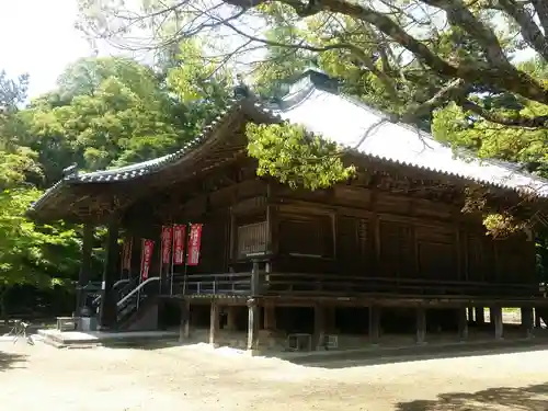 石峯寺の本殿・本堂