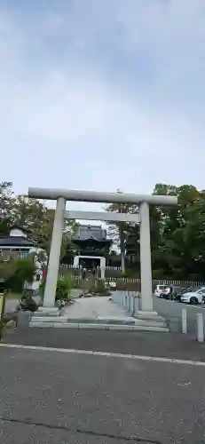 布施弁天 東海寺の{uncategorized: "未分類", other: "その他", undefined: "問題あり", building: "その他建物", grave: "お墓", sacred_gate: "鳥居", guardian: "狛犬", statue: "像", buddha: "仏像", history: "歴史", nature: "自然", garden: "庭園", animal: "動物", pagoda: "塔", temizu: "手水舎", mountain_gate: "山門・神門", sanctuary: "本殿・本堂", subordinate: "末社・摂社", art: "芸術", scenery: "景色", jizo: "地蔵", ema: "絵馬", goshuin: "御朱印", omikuji: "おみくじ", items: "授与品その他", amulet: "お守り", goshuincho: "御朱印帳", eats: "食事", festival: "お祭り", votive_dance: "神楽", shichigosan: "七五三参", wedding: "結婚式", experience: "体験その他", initially: "初詣", around: "周辺", anti_infection: "感染症対策"}