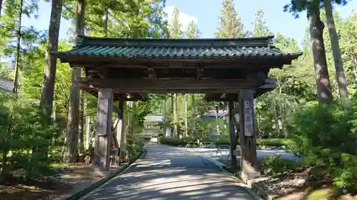 龍泉院の山門・神門