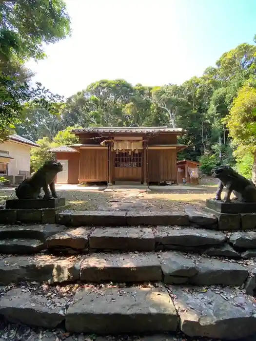 緑岡神社の本殿