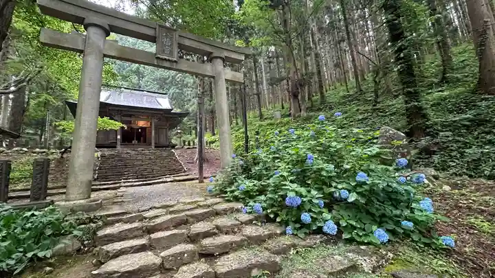 鳥越八幡神社(山形県)