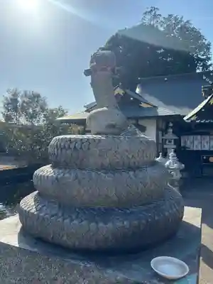 白蛇辨財天の像