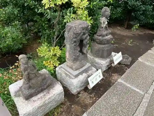 鶴見神社の像