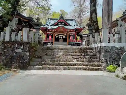 山中諏訪神社の本殿