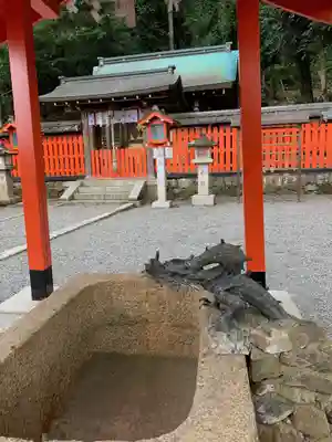 櫟谷宗像神社(松尾大社摂社)の手水舎
